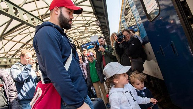 Také řízný zadák Radko Gudas vymění o víkendu v Berouně hokejku za tenisovou raketu. Také řízný zadák Radko Gudas vymění o víkendu v Berouně hokejku za tenisovou raketu.