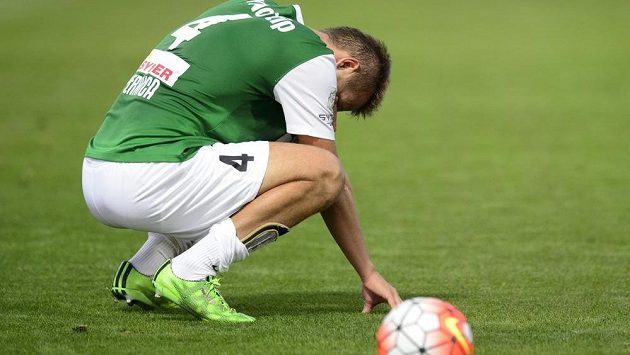 Zklamaný jablonecký obránce Luděk Pernica po utkání s Ajaxem. Zklamaný jablonecký obránce Luděk Pernica po utkání s Ajaxem.