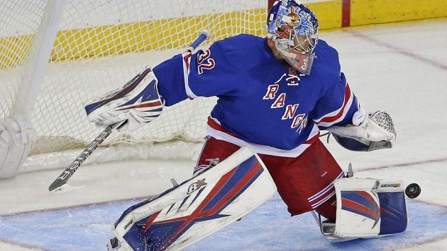 Finský brankář Antti Raanta ve službách New York Rangers vychytal střelce San Jose. Finský brankář Antti Raanta ve službách New York Rangers vychytal střelce San Jose.
