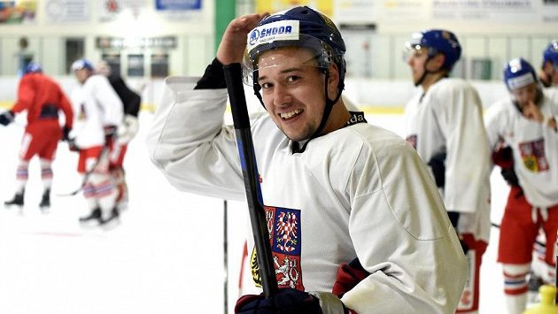 Útočník Jan Kovář během tréninku na kempu hokejové reprezentace ve Velkých Popovicích. Útočník Jan Kovář během tréninku na kempu hokejové reprezentace ve Velkých Popovicích.
