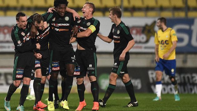 Fotbalisté Příbrami oslavují gól Jakuba Řezníčka v utkání s Teplicemi. Fotbalisté Příbrami oslavují gól Jakuba Řezníčka v utkání s Teplicemi.