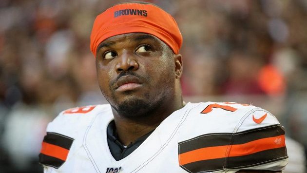 Profesionální hráč amerického fotbalu v NFL Greg Robinson z týmu Cleveland Browns skončil ve vězení, poté co u něj policisté objevili 70 kilogramů marihuany. Profesionální hráč amerického fotbalu v NFL Greg Robinson z týmu Cleveland Browns skončil ve vězení, poté co u něj policisté objevili 70 kilogramů marihuany.