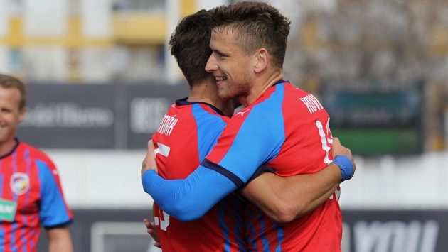 Jan Kovařík (vpravo) s Alešem Čermákem slaví jeden ze čtyř gólů v přípravě s ruským Krasnodarem na stadionu ve španělské Marbelle. Jan Kovařík (vpravo) s Alešem Čermákem slaví jeden ze čtyř gólů v přípravě s ruským Krasnodarem na stadionu ve španělské Marbelle.