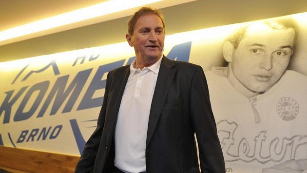 Trenér hokejistů Komety Brno Alois Hadamczik před začátkem extraligové sezóny. Trenér hokejistů Komety Brno Alois Hadamczik před začátkem extraligové sezóny.