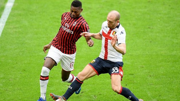 Portugalský fotbalista Rafael Leao z AC Milán (vlevo) musí zaplatit Sportingu Lisabon 16,5 milionu eur (457 milionů korun). Portugalský fotbalista Rafael Leao z AC Milán (vlevo) musí zaplatit Sportingu Lisabon 16,5 milionu eur (457 milionů korun).