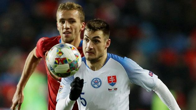 V akci Matúš Bero (vpředu) a Tomáš Souček. V akci Matúš Bero (vpředu) a Tomáš Souček.