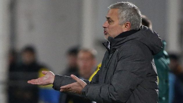 Trenér Manchesteru United José Mourinho nesl nelibě, jak kouč Chelsea slaví každý gól. Trenér Manchesteru United José Mourinho nesl nelibě, jak kouč Chelsea slaví každý gól.