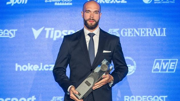 Nejlepší hokejista sezóny Michal Vondrka během vyhlášení ankety Hokejista sezóny 2016/2017. Nejlepší hokejista sezóny Michal Vondrka během vyhlášení ankety Hokejista sezóny 2016/2017.