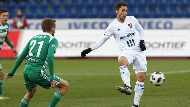 Martin Hašek ml. z Bohemians (vlevo) a Adam Jánoš z Baníku Ostrava v duelu 18. kola fotbalové ligy Martin Hašek ml. z Bohemians (vlevo) a Adam Jánoš z Baníku Ostrava v duelu 18. kola fotbalové ligy