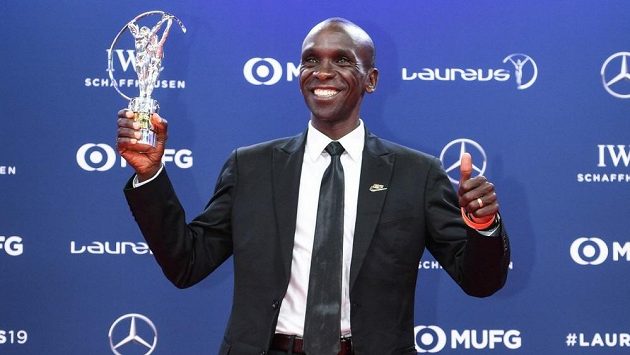 Eliud Kipchoge - sportovního Oscara nemá, odnesl si víc. Eliud Kipchoge - sportovního Oscara nemá, odnesl si víc.