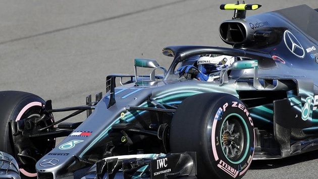 Finský pilot Mercedesu Valtteri Bottas vyhrál rekordním časem kvalifikaci na Velkou cenu Ruska F1. Finský pilot Mercedesu Valtteri Bottas vyhrál rekordním časem kvalifikaci na Velkou cenu Ruska F1.