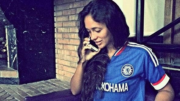 Viktoria Gamejevová se provokativně nechala vyfotit v dresu Chelsea. Viktoria Gamejevová se provokativně nechala vyfotit v dresu Chelsea.