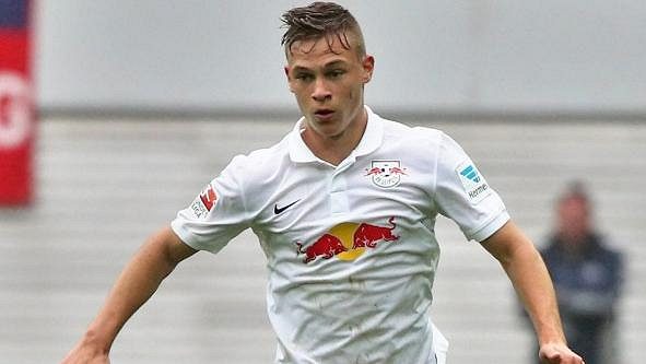 Německý talent Joshua Kimmich v létě posílí Bayern Mnichov. Německý talent Joshua Kimmich v létě posílí Bayern Mnichov.