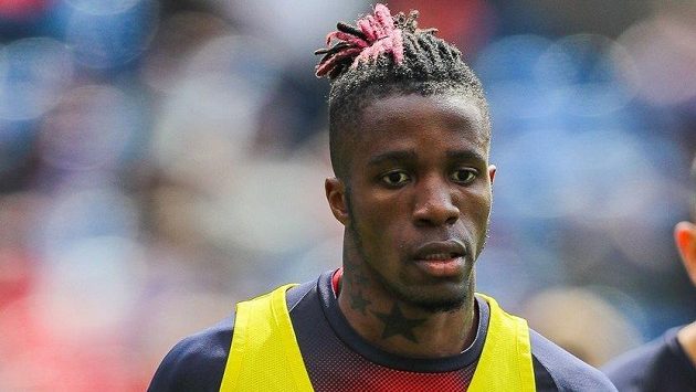 Hvězdička z Premier League Wilfried Zaha se zlobí, téměř v každém utkání prý čelí rasistickým nadávkám. Hvězdička z Premier League Wilfried Zaha se zlobí, téměř v každém utkání prý čelí rasistickým nadávkám.
