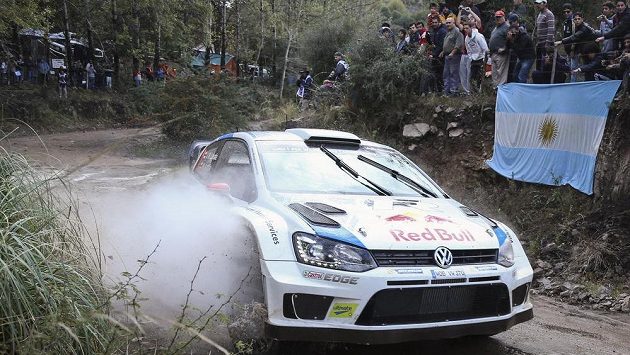 Finský pilot Jari-Matti Latvala na trati Argentinské rallye. Finský pilot Jari-Matti Latvala na trati Argentinské rallye.