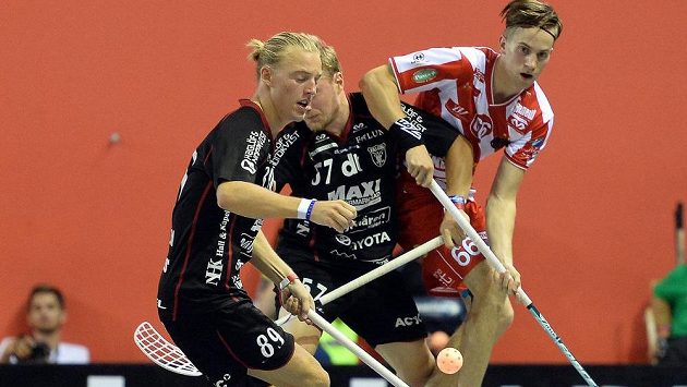 Zleva Johan Fahlström a Jack Kvist, oba z IBF Falun, a Patrik Doza z Pixbo Wallenstam. Zleva Johan Fahlström a Jack Kvist, oba z IBF Falun, a Patrik Doza z Pixbo Wallenstam.