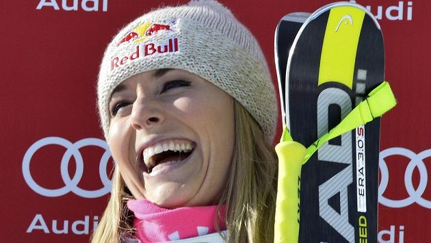 Američanka Lindsey Vonnová se raduje z triumfu v Cortině D'Ampezzo. Američanka Lindsey Vonnová se raduje z triumfu v Cortině D'Ampezzo.