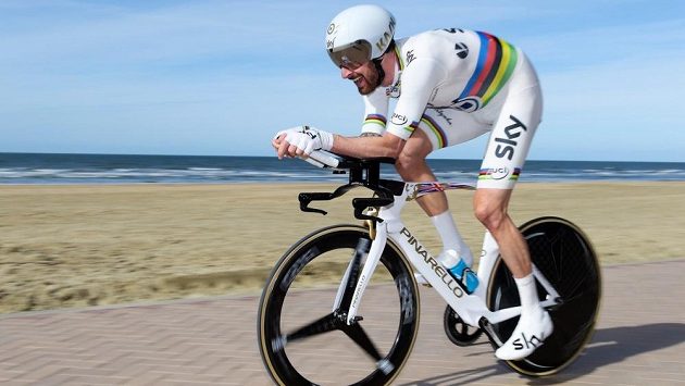 Britský cyklista Bradley Wiggins v závodu Tři dny De Panne. Britský cyklista Bradley Wiggins v závodu Tři dny De Panne.