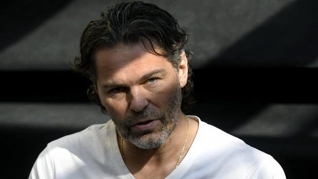 Jaromír Jágr se místo na ledě představil na fotbalovém pažitu Jaromír Jágr se místo na ledě představil na fotbalovém pažitu