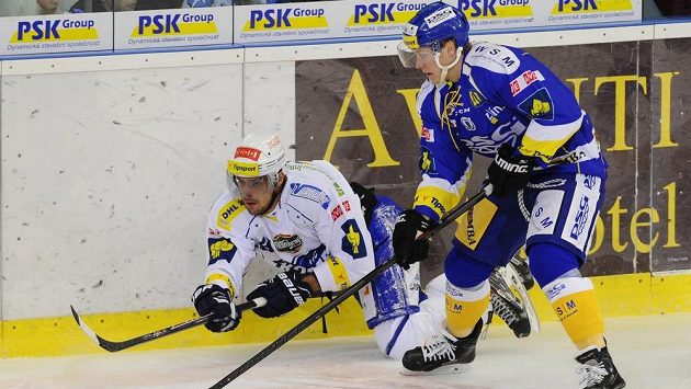 Brněnský útočník Jakub Svoboda (vlevo) v souboji s Robertem Říčkou ze Zlína. Brněnský útočník Jakub Svoboda (vlevo) v souboji s Robertem Říčkou ze Zlína.