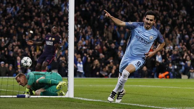 Ilkay Gündogan z Manchesteru City jásá po vyrovnávacím gólu proti Barceloně. Ilkay Gündogan z Manchesteru City jásá po vyrovnávacím gólu proti Barceloně.