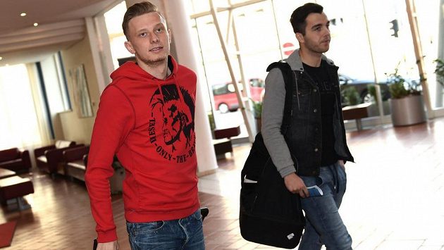 Sparťaňský záložník Ladislav Krejčí (vlevo) a jablonecký středopolař Martin Pospíšil na srazu české fotbalové reprezentace. Sparťaňský záložník Ladislav Krejčí (vlevo) a jablonecký středopolař Martin Pospíšil na srazu české fotbalové reprezentace.