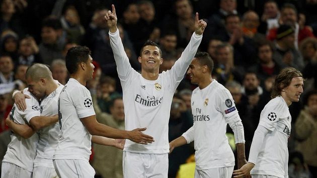 Cristiano Ronaldo se raduje. Gólem načal v odvetě osmifinále Ligy mistrů celek AS Řím. Cristiano Ronaldo se raduje. Gólem načal v odvetě osmifinále Ligy mistrů celek AS Řím.