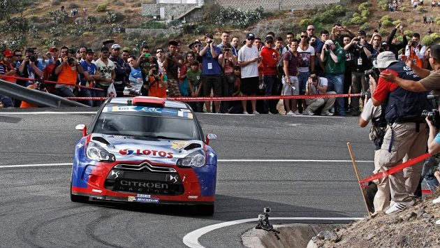 Robert Kubica s vozem Citroën DS3 RRC při Rallye Kanárské ostrovy. Robert Kubica s vozem Citroën DS3 RRC při Rallye Kanárské ostrovy.