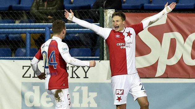 Slávističtí útočníci Milan Škoda (vpravo) s Murisem Mešanovičem slaví jednu z branek proti Zlínu. Slávističtí útočníci Milan Škoda (vpravo) s Murisem Mešanovičem slaví jednu z branek proti Zlínu.