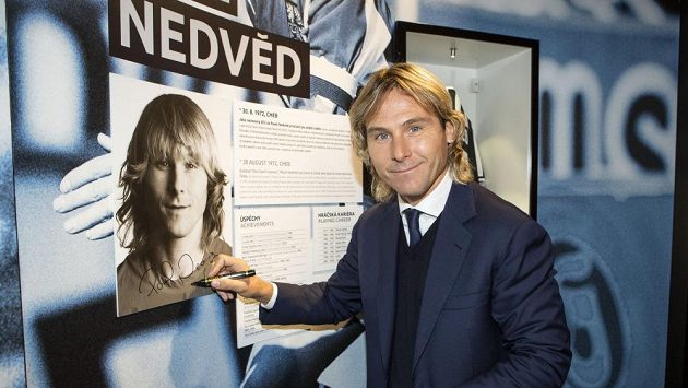 Pavel Nedvěd není v Juventusu v jednoduché pozici. Pavel Nedvěd není v Juventusu v jednoduché pozici.