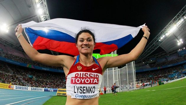 Kladivářka Taťjana Lysenková se raduje z triumfu. její podvod byl ale znovu odhalen. Kladivářka Taťjana Lysenková se raduje z triumfu. její podvod byl ale znovu odhalen.