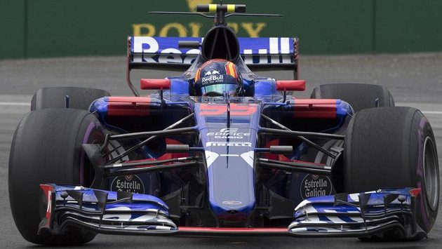 Španělský pilot Carlos Sainz dostal trest tří pozic na startu pro příští Grand Prix formule 1 za zavinění nehody v nedělní Velké ceně Kanady. Španělský pilot Carlos Sainz dostal trest tří pozic na startu pro příští Grand Prix formule 1 za zavinění nehody v nedělní Velké ceně Kanady.