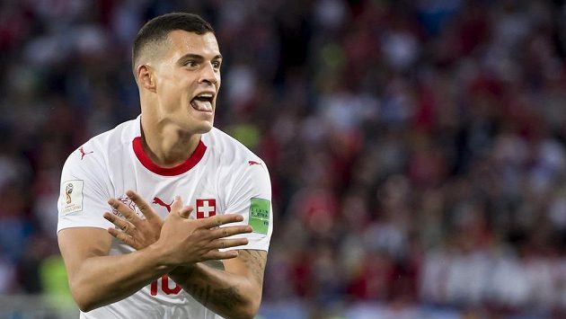 Granit Xhaka a jeho gólová oslava, která přitáhla pozornost. Granit Xhaka a jeho gólová oslava, která přitáhla pozornost.