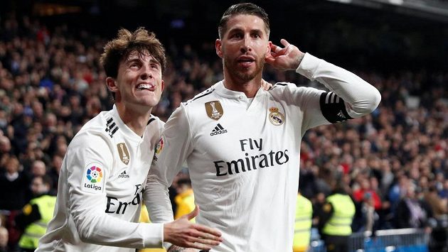 Kapitán Realu Madrid Sergio Ramos slaví. V úvodním čtvrtfinále Copa del Rey vstřelil Gironě dvě branky a Bílý balet vyhrál 4:2. Kapitán Realu Madrid Sergio Ramos slaví. V úvodním čtvrtfinále Copa del Rey vstřelil Gironě dvě branky a Bílý balet vyhrál 4:2.