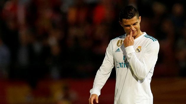 Cristiano Ronaldo z Realu Madrid při utkání v Gironě. Cristiano Ronaldo z Realu Madrid při utkání v Gironě.