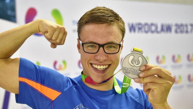 Český ploutvový plavec Jakub Jarolím se stříbrnou medailí. Český ploutvový plavec Jakub Jarolím se stříbrnou medailí.
