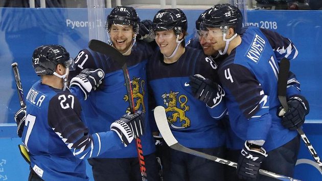 Finští hokejisté vyhráli na olympijských hrách i druhý zápas. Opět zářil osmnáctiletý mladík Eeli Tolvanen (20). Finští hokejisté vyhráli na olympijských hrách i druhý zápas. Opět zářil osmnáctiletý mladík Eeli Tolvanen (20).