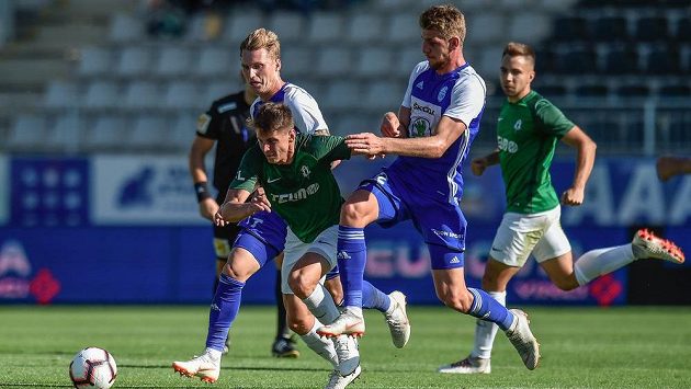 Lukáš Masopust (uprostřed) z Jablonce a Matěj Chaluš (vlevo) a Ladislav Takács z Boleslavi. Lukáš Masopust (uprostřed) z Jablonce a Matěj Chaluš (vlevo) a Ladislav Takács z Boleslavi.