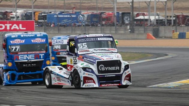Adam Lacko s tahačem Buggyra na okruhu v Le Mans. Adam Lacko s tahačem Buggyra na okruhu v Le Mans.