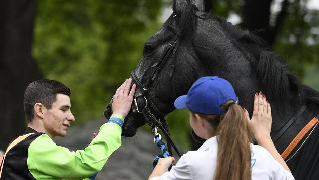 Vítězové Velké jarní ceny David Liška a kůň Ignacius Reilly. Vítězové Velké jarní ceny David Liška a kůň Ignacius Reilly.
