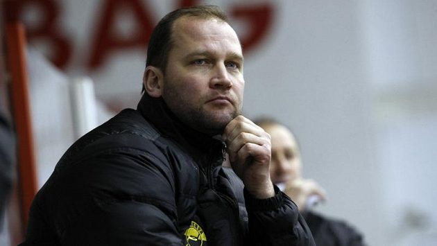 Jiří Šlégr na litvínovské střídačce. Jiří Šlégr na litvínovské střídačce.