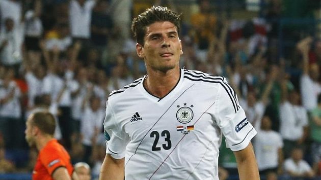 Superstřelec Mario Gomez z Bayernu osvědčil své kvality i na nedávném Euru. Superstřelec Mario Gomez z Bayernu osvědčil své kvality i na nedávném Euru.
