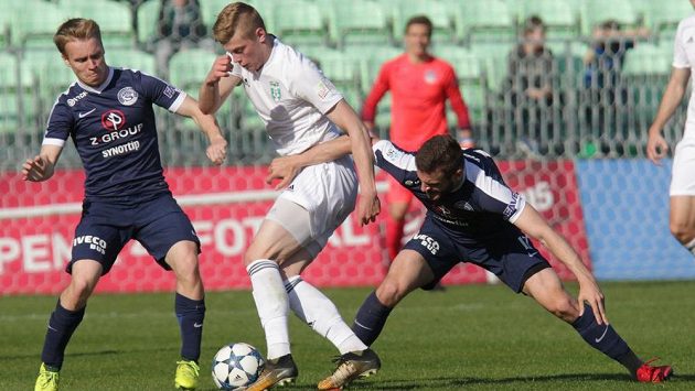 Zleva David Machalík ze Slovácka, Filip Panák z Karviné a Tomáš Zajíc ze Slovácka. Zleva David Machalík ze Slovácka, Filip Panák z Karviné a Tomáš Zajíc ze Slovácka.
