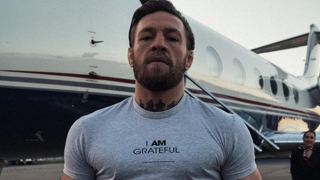 Conor McGregor, jak to má rád, tedy ve středu pozornosti. Conor McGregor, jak to má rád, tedy ve středu pozornosti.