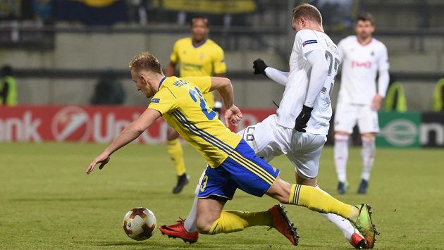 Zleva Miloš Kopečný ze Zlína a Dmitrij Tarasov z Moskvy. Zleva Miloš Kopečný ze Zlína a Dmitrij Tarasov z Moskvy.