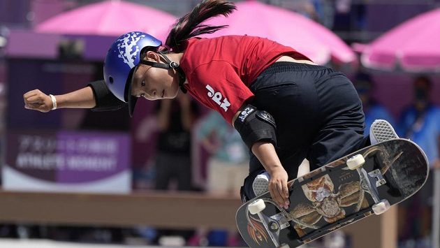Japonka Sakura Josozumiová se stala první olympijskou vítězkou ve skateboardingu v disciplíně park. Japonka Sakura Josozumiová se stala první olympijskou vítězkou ve skateboardingu v disciplíně park.
