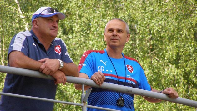 Trenér Vítězslav Lavička a manažer Jaromír Šetrle. Trenér Vítězslav Lavička a manažer Jaromír Šetrle.
