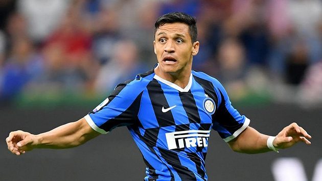Útočník Interu Milán Alexis Sanchez během duelu s Udine. Útočník Interu Milán Alexis Sanchez během duelu s Udine.