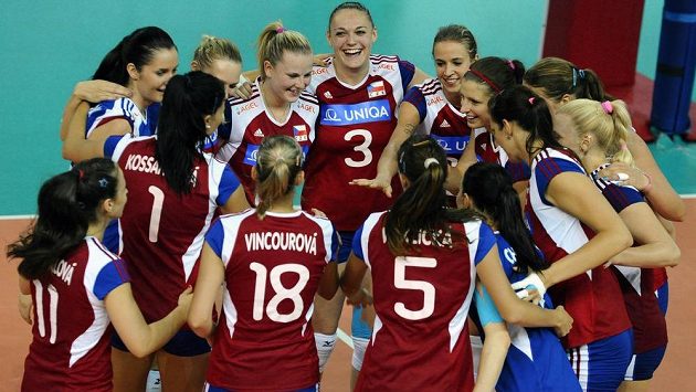 Druhý turnaj Grand Prix volejbalistek - skupina 3: ČR - Kazachstán, 3. srpna v Brně. Hráčky ČR se radují z vítězství. Druhý turnaj Grand Prix volejbalistek - skupina 3: ČR - Kazachstán, 3. srpna v Brně. Hráčky ČR se radují z vítězství.