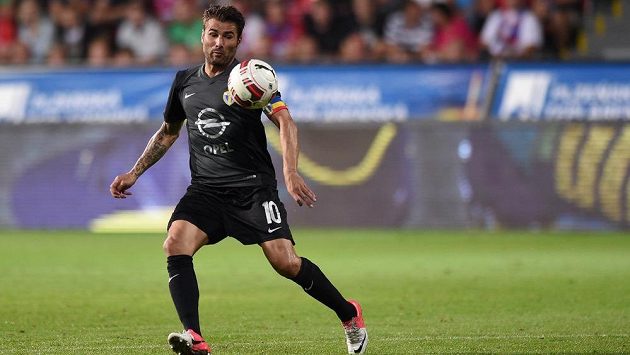 Adrian Mutu na archivním snímku v dresu Ploješti při souboji s Plzní. Adrian Mutu na archivním snímku v dresu Ploješti při souboji s Plzní.